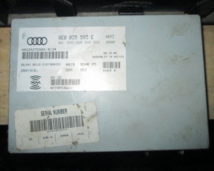 Блок управления цифрового радиотюнера на Volkswagen Passat B6 2005-2010 1