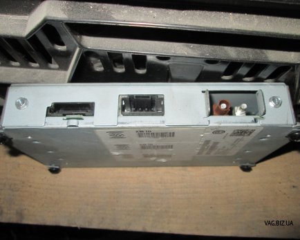 Блок управления цифрового радиотюнера на Volkswagen Passat B6 2005-2010 2