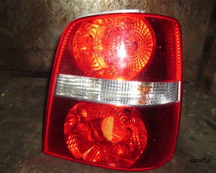 Фонарь задний правый (до 2006 года выпуска) на Volkswagen Touran 2003-2015 1