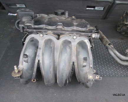 Впускной коллектор (1,6 л, двигатели AKL, AEH, APF, AVU.) на Volkswagen Golf 4 1997-2006 1