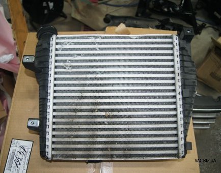 Радиатор интеркулера (левый, правый) на Volkswagen Touareg 2002-2010 3