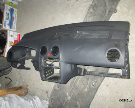Торпедо (панель приборов) на Volkswagen Caddy 3 с 2004 2