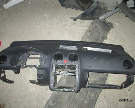 Торпедо (панель приборов) на Volkswagen Caddy 3 с 2004 1