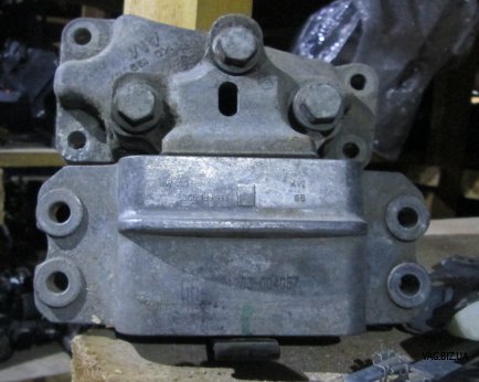 Опора КПП (подушка двигателя) левая на Skoda Yeti с 2009 1