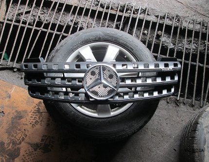 Решетка радиатора (до 2008 года выпуска) на Mercedes ML W164 2005-2013 1