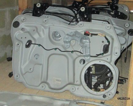 Стеклоподъемник электрический левый на Volkswagen Caddy 3 с 2004 1