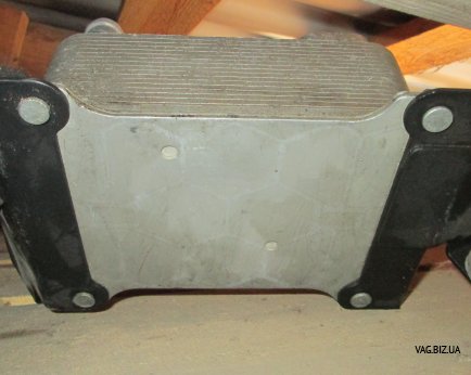 Масляный радиатор коробки передач на Audi А8 с 2004 2