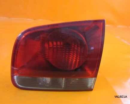 Фонарь задний внутренний правый (до 2006 года выпуска) на Volkswagen Touareg 2002-2010 2
